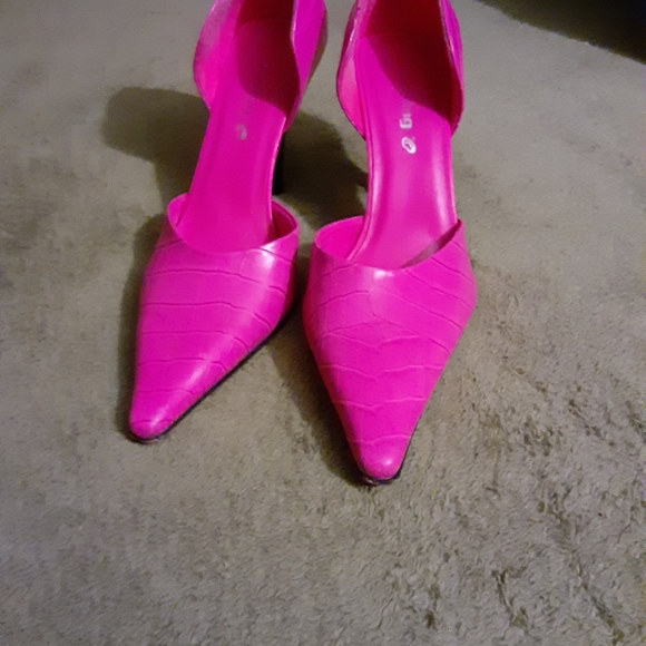 Pink (croc skin look) heels - Picture 1 of 3
